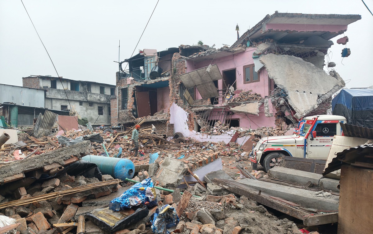 गैरीगाउँ क्षेत्रमा अतिक्रमण गरी निर्माण गरिएका सबै ठूला घर भत्काइयो