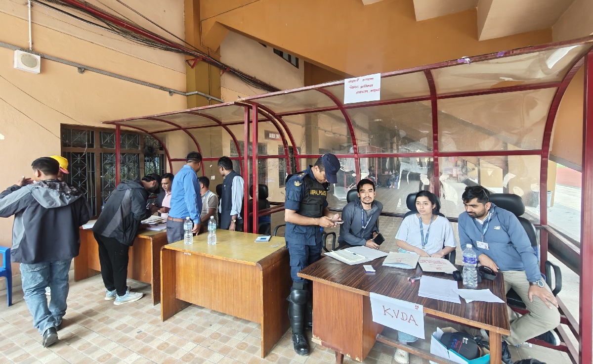 दशरथ रङ्गशालामा सुकुमवासीको ‘स्क्रिनिङ’: ४ परिवारलाई कीर्तिपुर पठाइयो