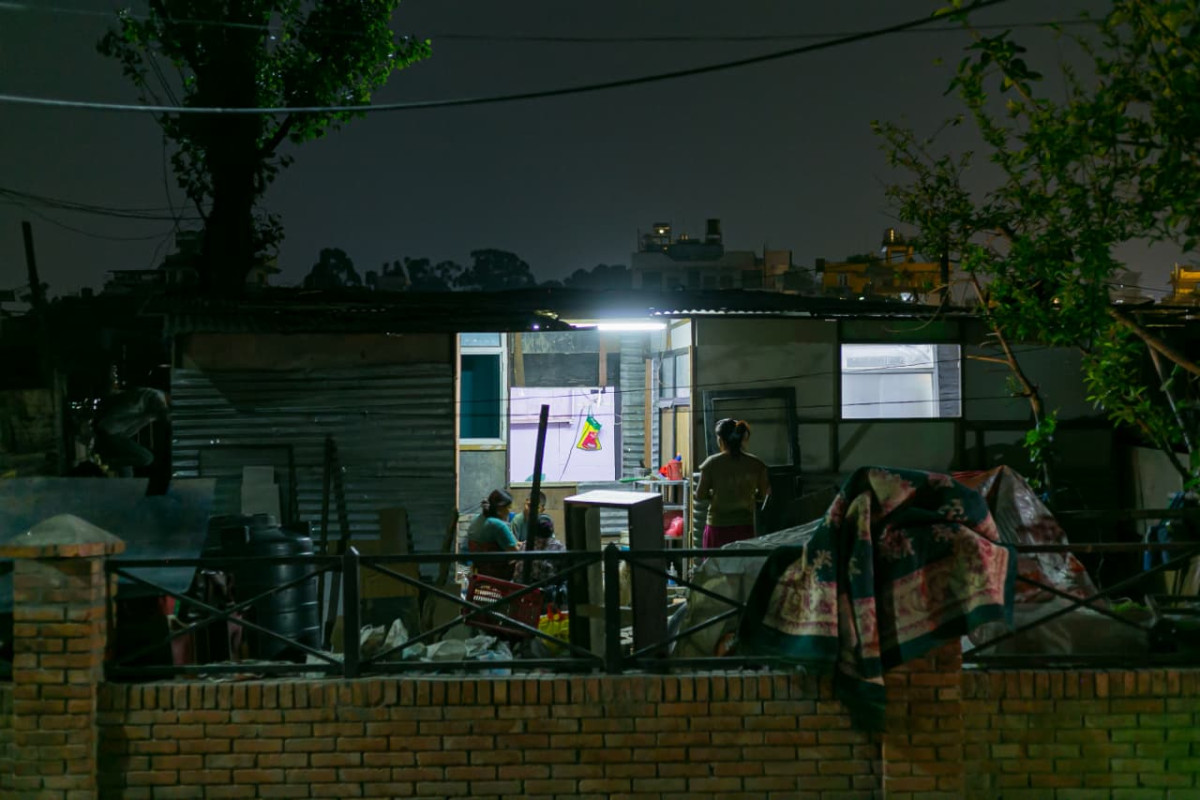 थापाथलीको यो अन्तिम रात: डोजरको प्रतीक्षामा सुत्न नसकेको बस्ती (तस्बिरहरू)