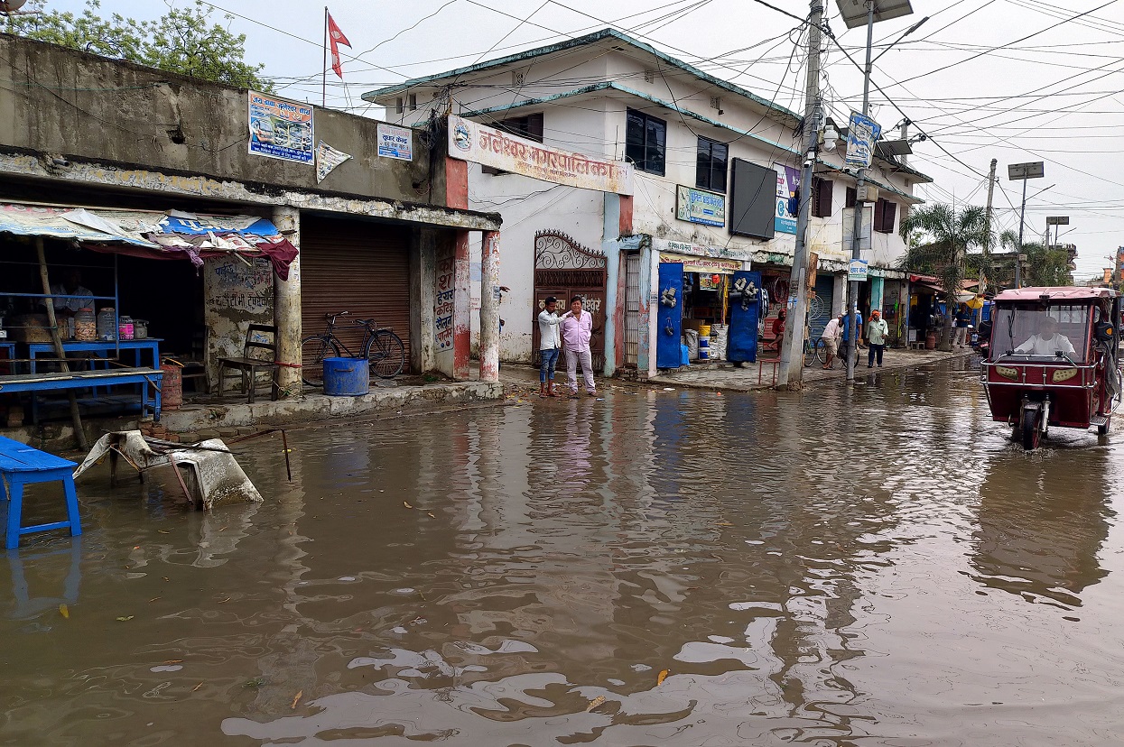 वर्षाले महोत्तरीको जलेश्वर जलमग्न