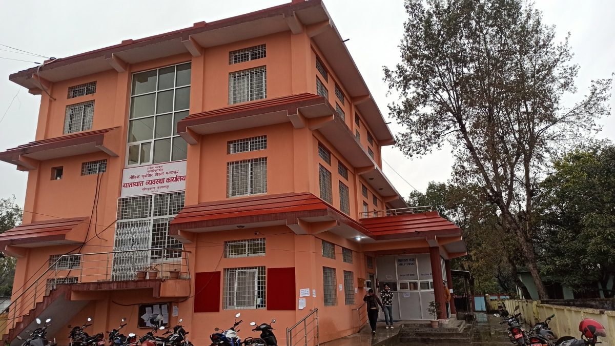 यातायात व्यवस्था कार्यालयमा बिचौलियालाई प्रवेश निषेध