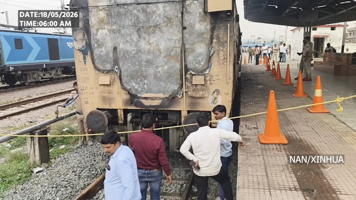 भारतको बिहारमा यात्रुवाहक रेलमा आगलागी