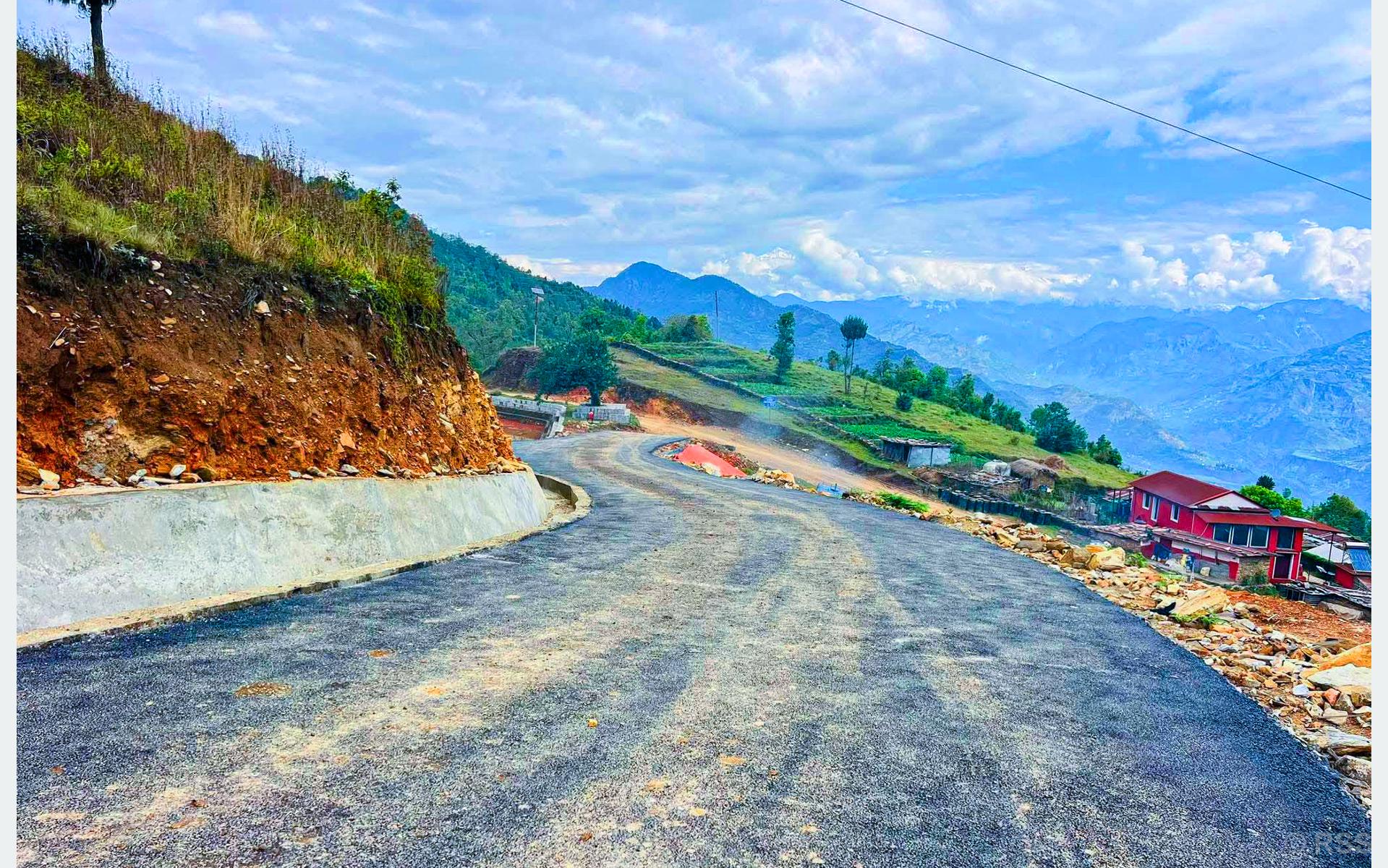 एघार वर्षपछि ग्रामीण सडक कालोपत्र