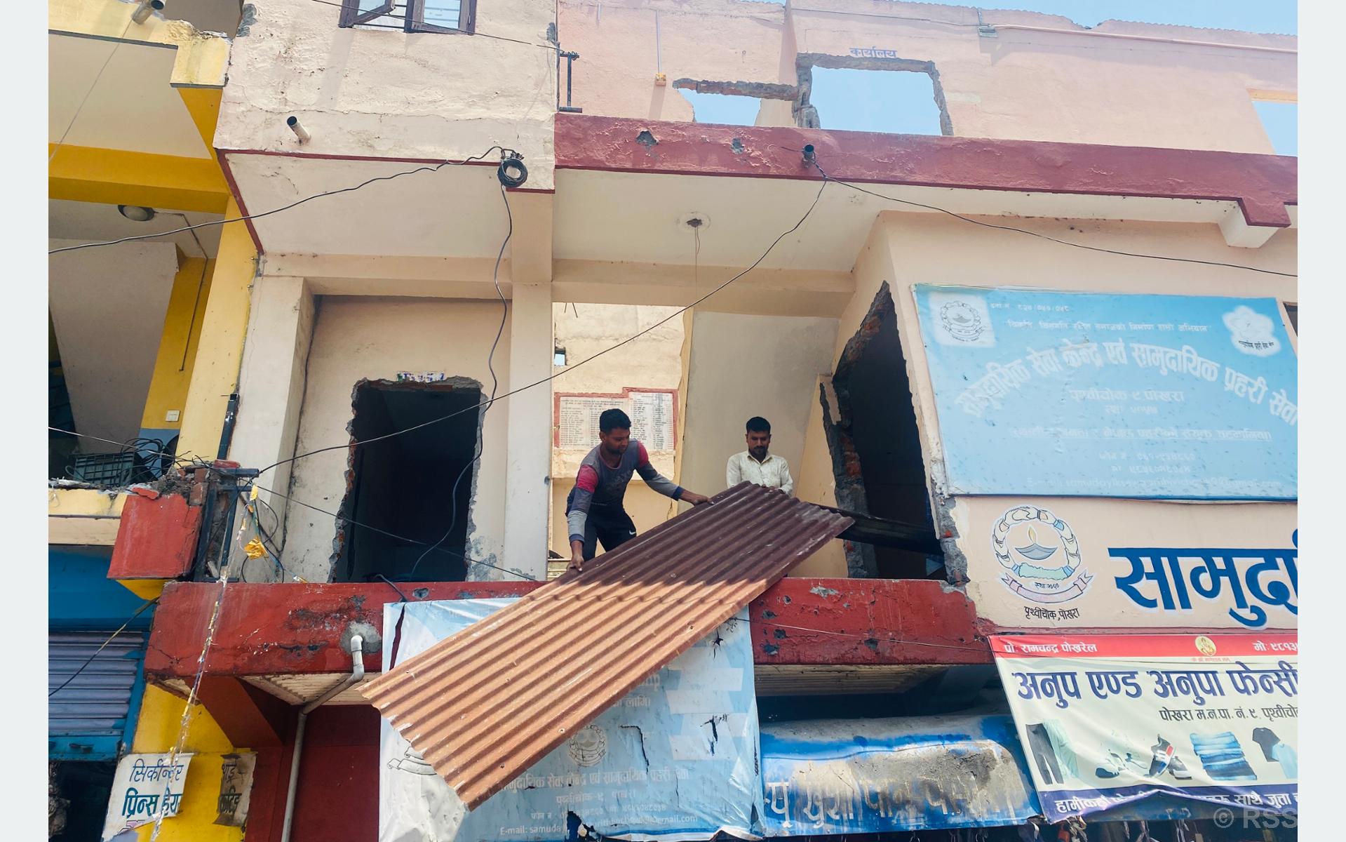 पोखरामा अतिक्रमित संरचना धमाधम खाली गरिँदै