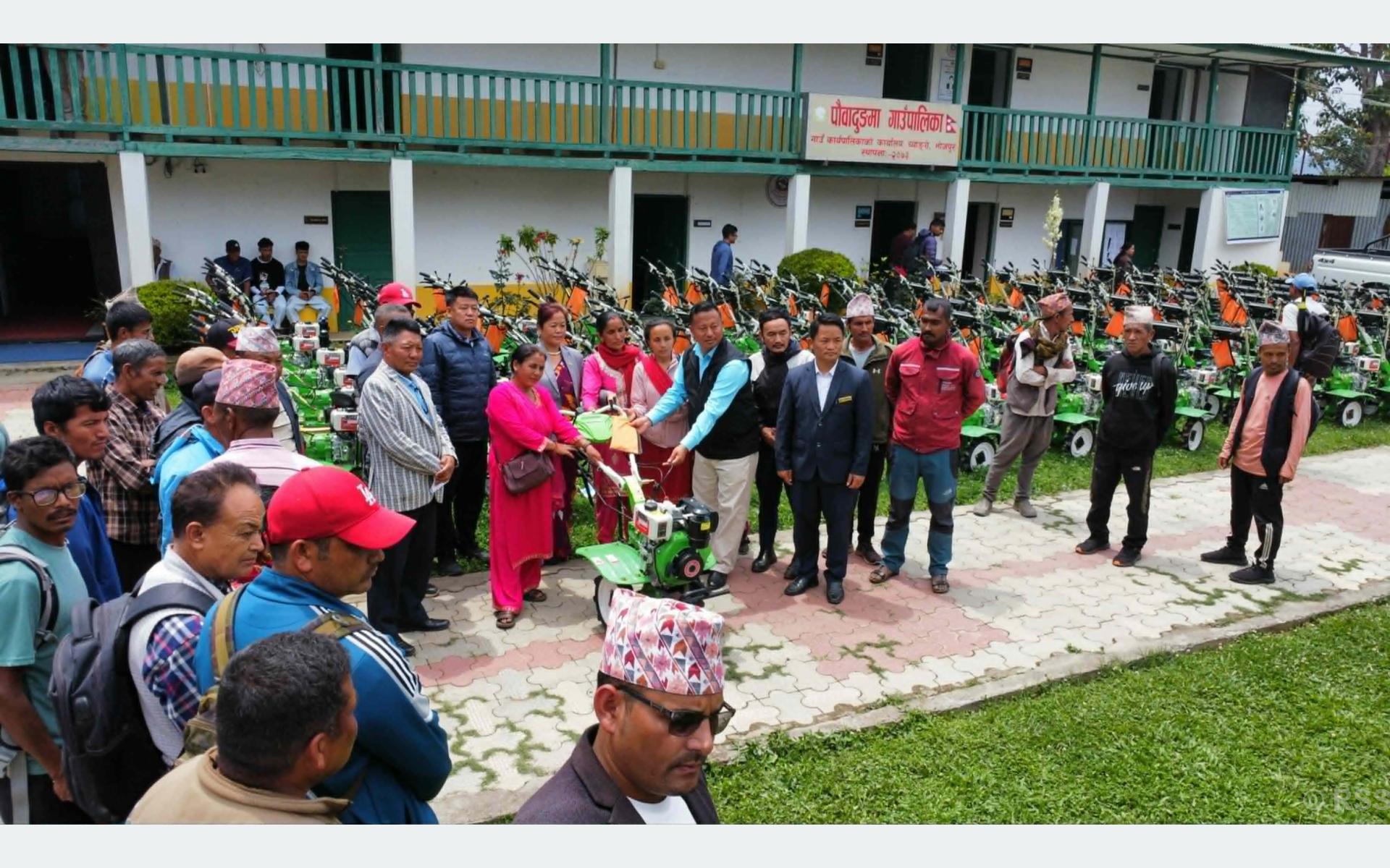 पौवादुङमामा तीन सय किसानलाई हातेट्याक्टर