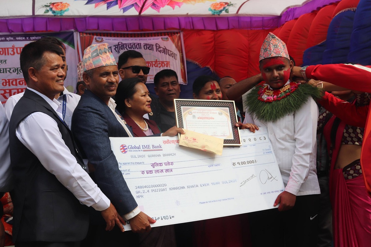 एसइईमा उत्कृष्ट नतिजा ल्याउने युनिकलाई एक लाख पुरस्कार