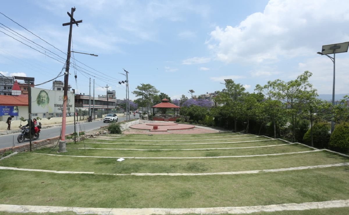 नदी किनारमा शहरको मुस्कान (तस्बिरहरु)