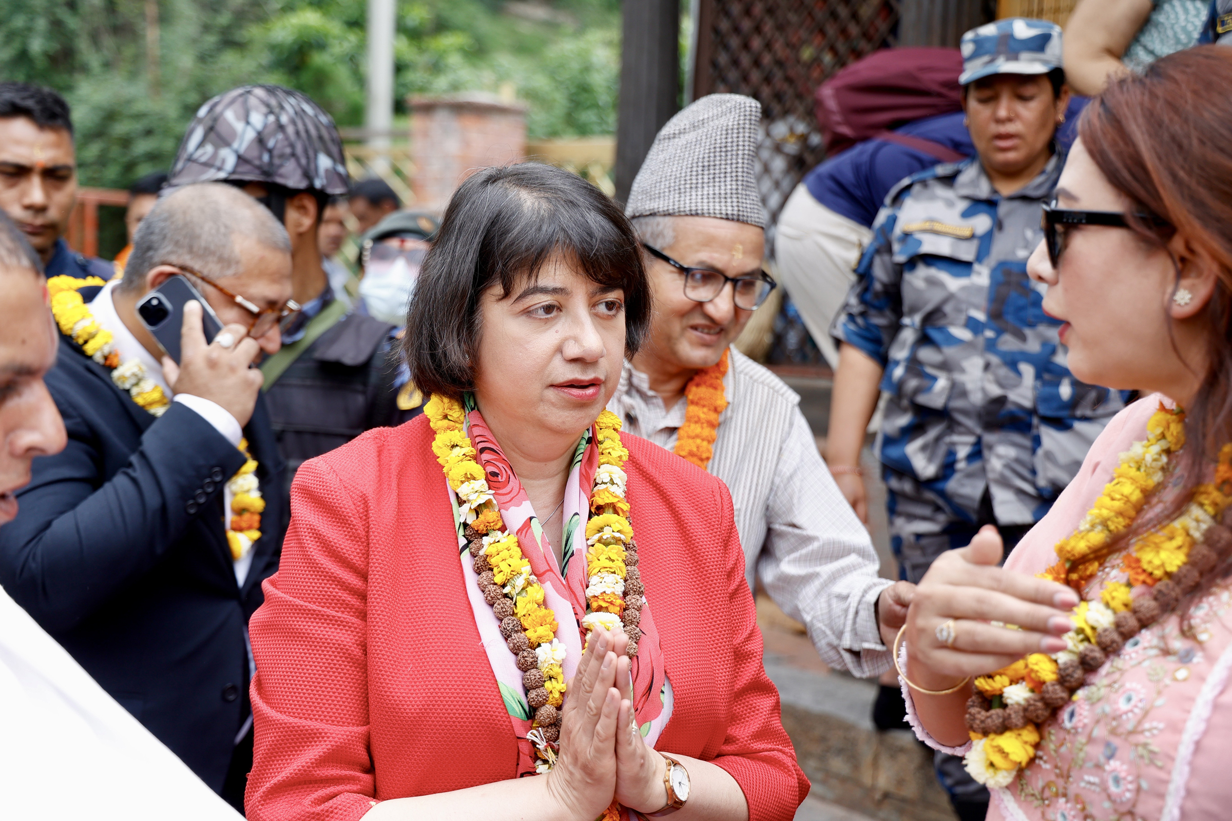 बेलायती मन्त्री सीमा मल्होत्राद्वारा पशुपतिनाथ दर्शन
