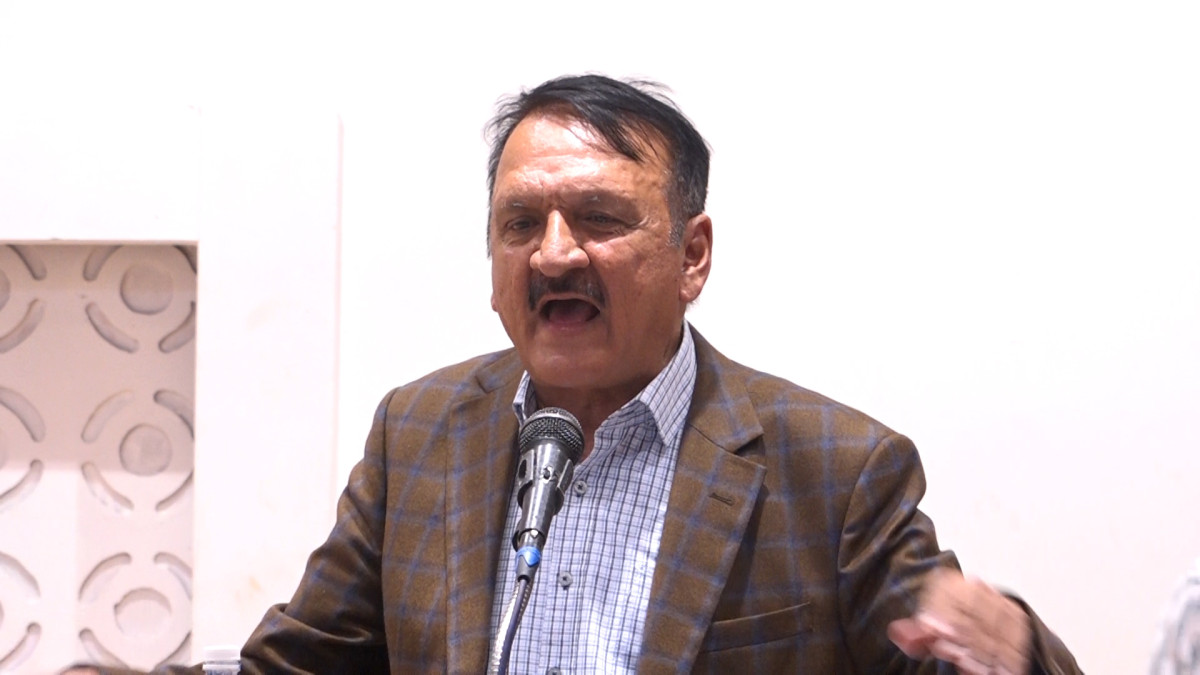 नेतृत्वले सबै पक्षलाई समेटेर अगाडि बढ्नुपर्छ: डा. महत