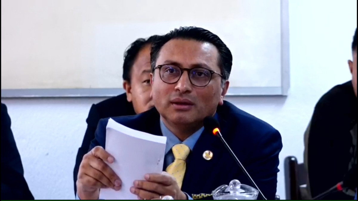 भन्सार दर र ‘गायब १६ पाना’को विवादमा अर्थमन्त्री डा. वाग्लेको स्पष्टीकरणः ‘चियाको कपमा तुफान ल्याउन खोजियो’