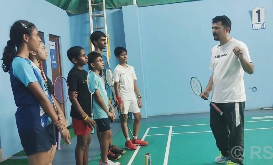 ब्याडमिन्टन प्रशिक्षक ‘बिक्की’: स्वदेशमा अवसर पाएनन, भारतमा मासिक डेढ लाख कमाइ