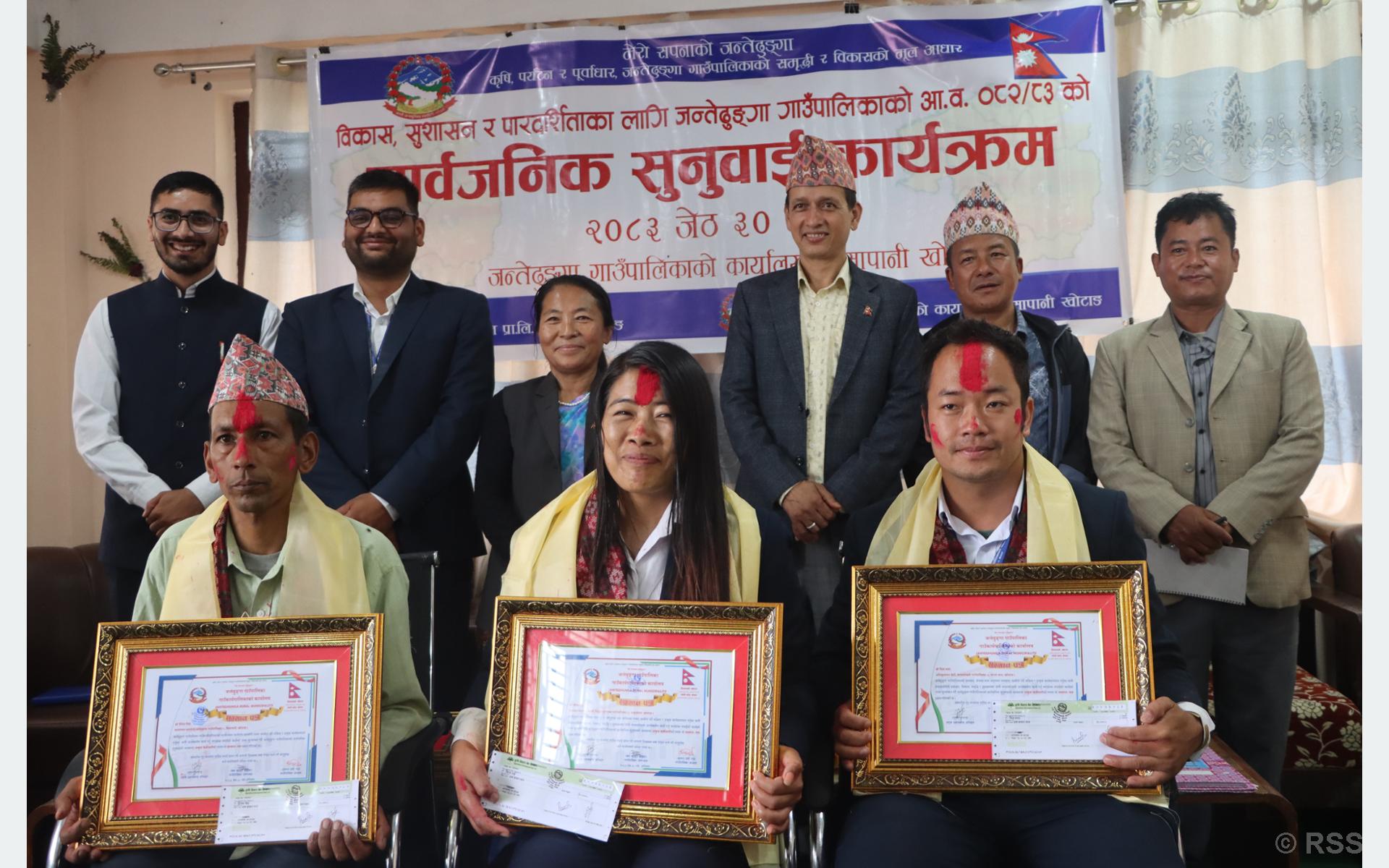 उत्कृष्ट तीन कर्मचारीसहित आठ पुरस्कृत