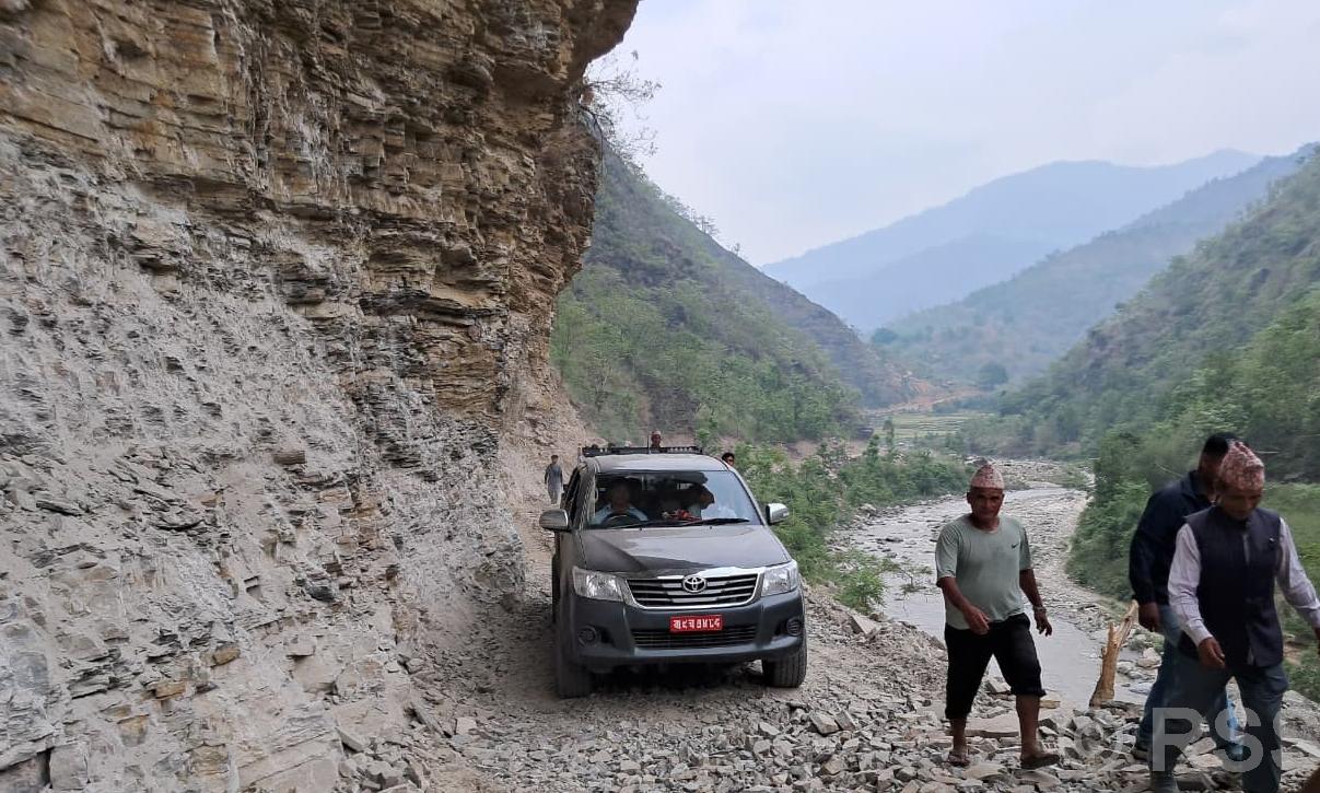 घर्तीभिरको चट्टान फुटाइयो
