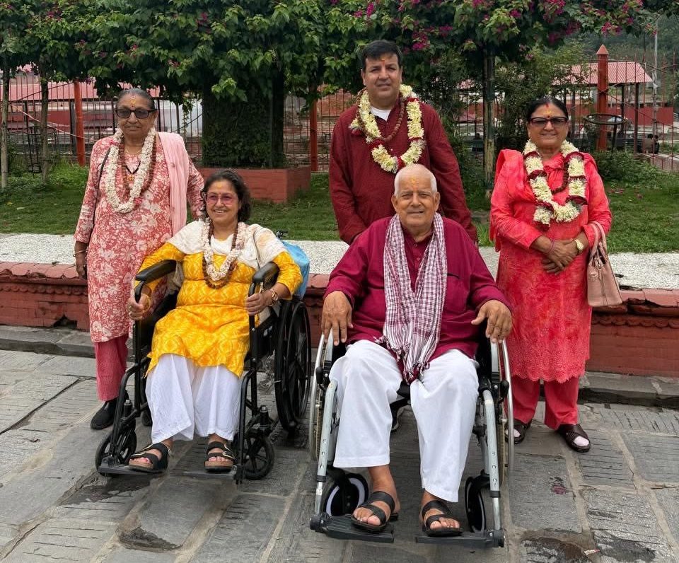 नेता शर्माले गरे परिवारसहित पशुपतिनाथमा विशेष पूजा–आराधना