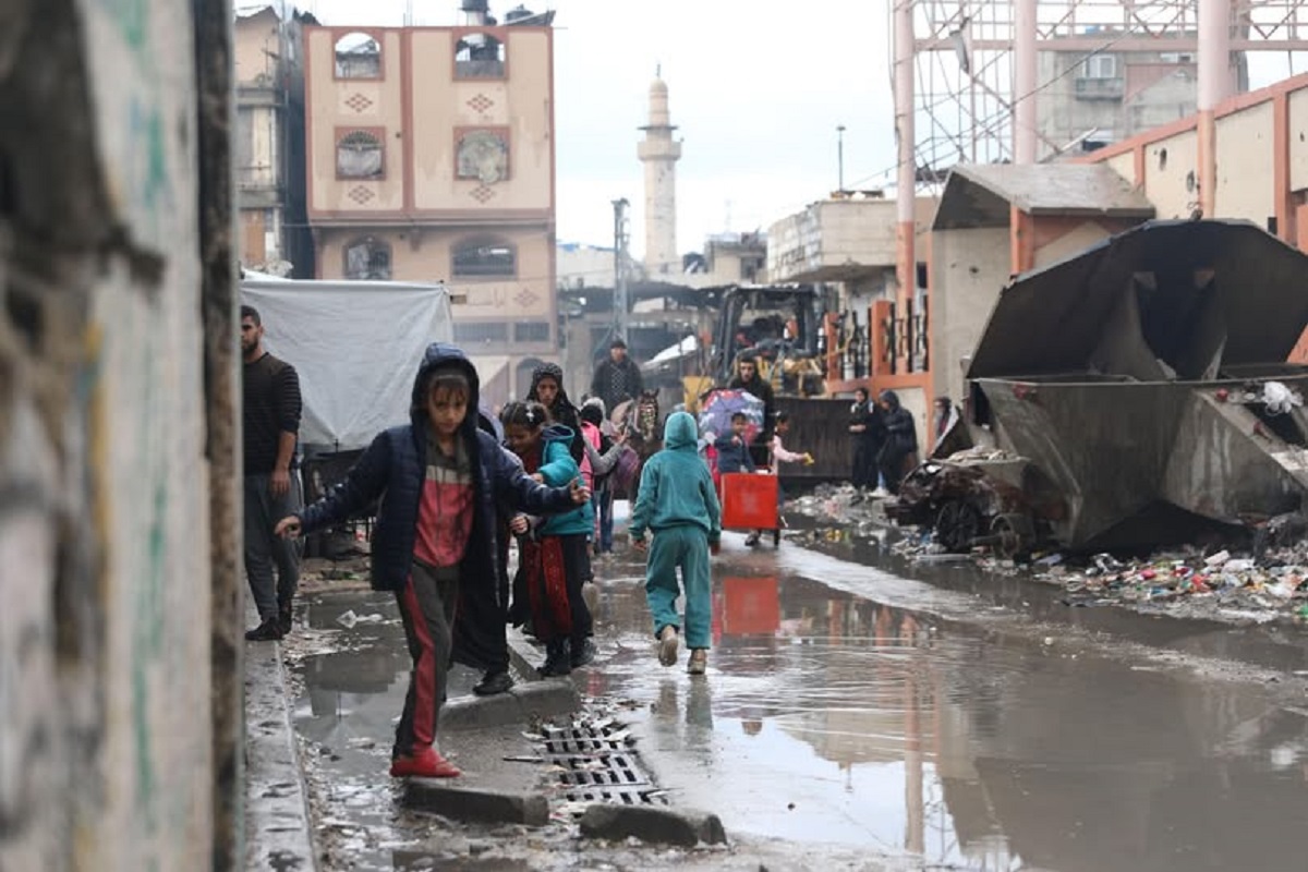 युद्धपीडित गाजामा शौचालयको अभाव, पालभित्रै शौच गर्न बाध्य परिवार