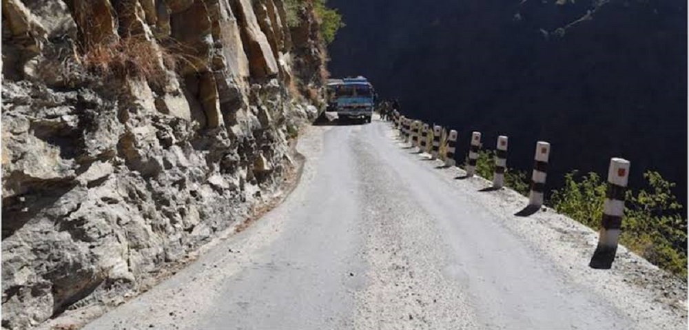 कर्णाली राजमार्गका १६ रुग्ण ठेक्का तोडिए