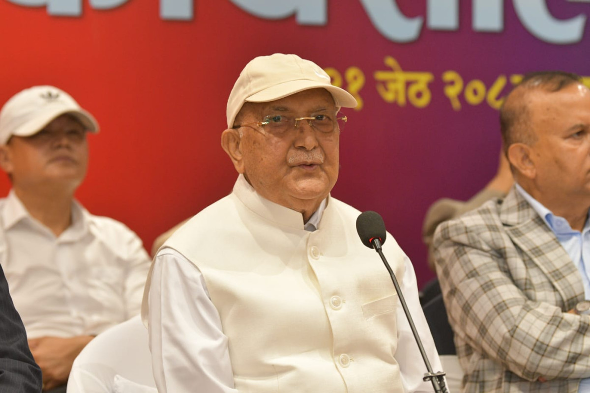 जस्तोसुकै परिस्थितिमा पनि पार्टीको नेतृत्व गर्छु, झोला फालेर भाग्दिनँ: ओली