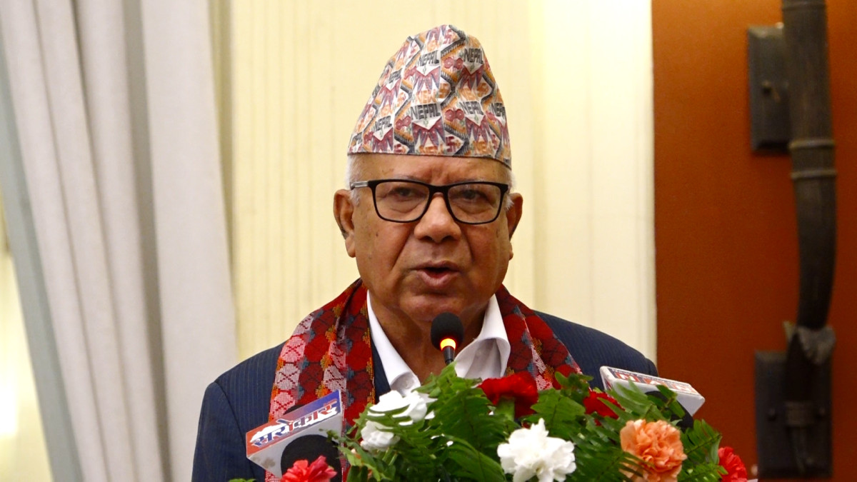राज्यले कुनैपनि व्यवसायमा प्रतिकूल असर गर्ने काम गर्नु हुँदैन: माधव नेपाल
