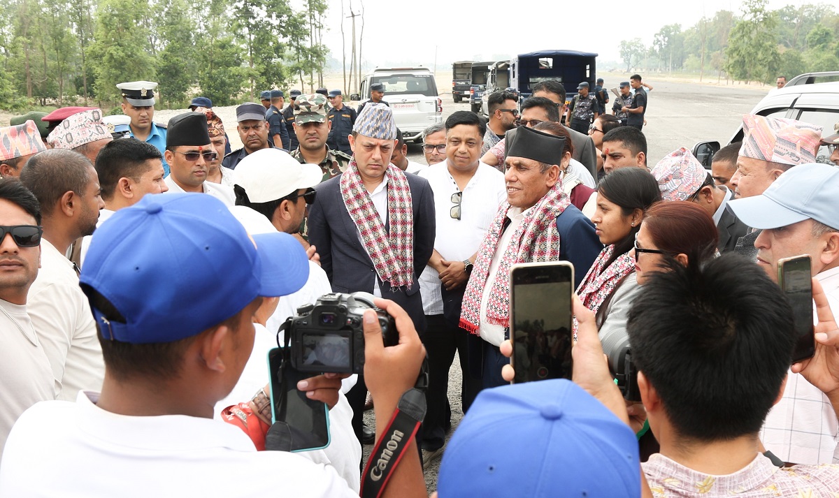 सभामुख र राष्ट्रियसभा अध्यक्षद्वारा दोधरा-चाँदनीमा प्रस्तावित सुक्खा बन्दरगाह क्षेत्रको अवलोकन