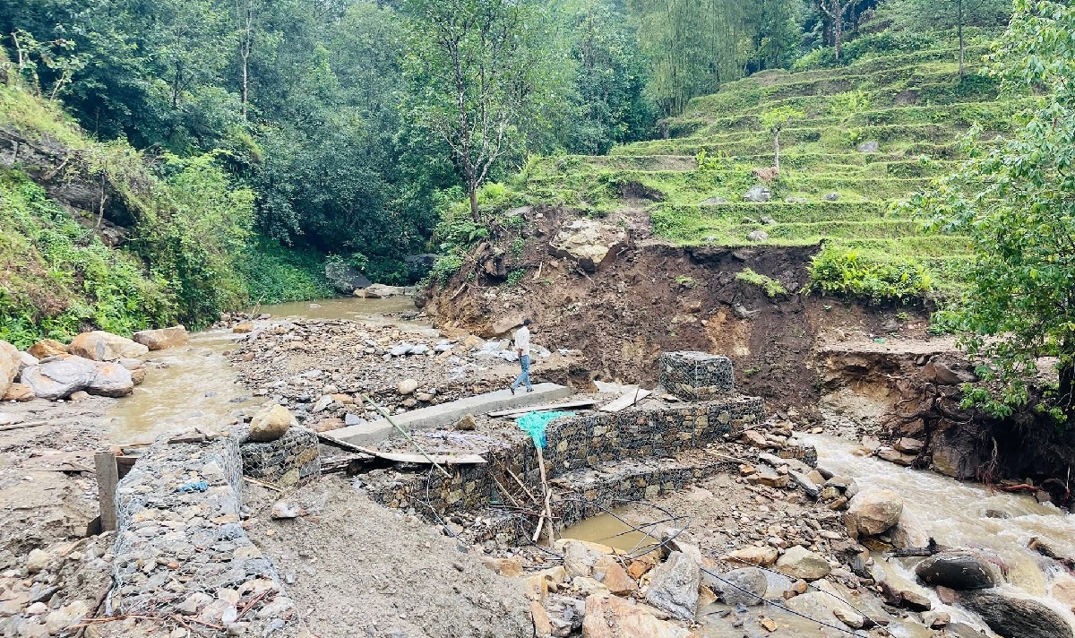 सङ्खुवासभामा पहिरोले पाँचखपन-चैनपुर सडक अवरुद्ध