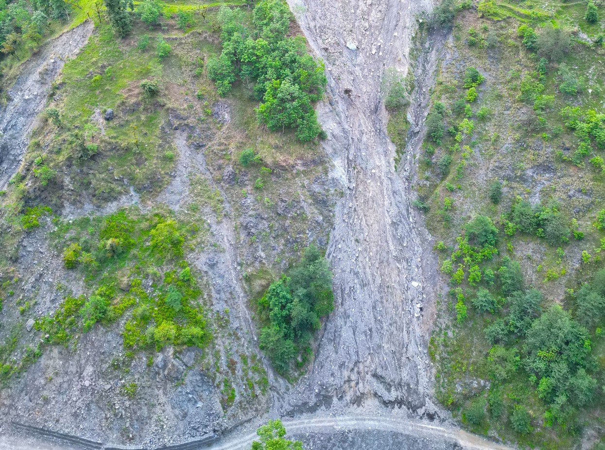 म्याग्दीको सेउलुङ बस्ती पहिरो जोखिममा