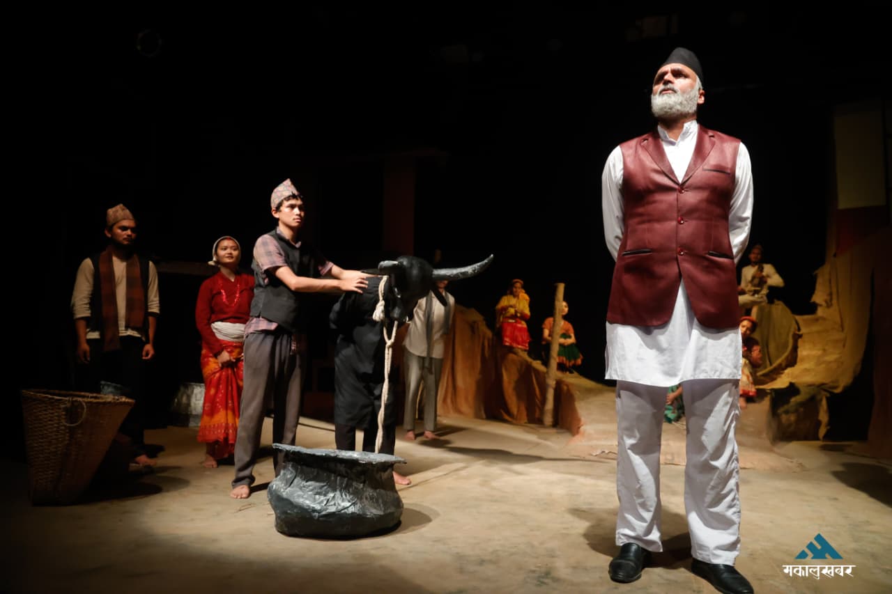 वर्गीय विभेदको ऐना बनेको नाटक ‘लाहुरी भैंसी’ (तस्बिरहरू)