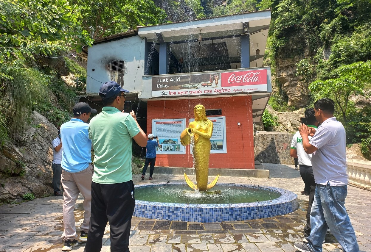 पर्यटकका आकर्षणमा तनहुँको ऐना पहरा