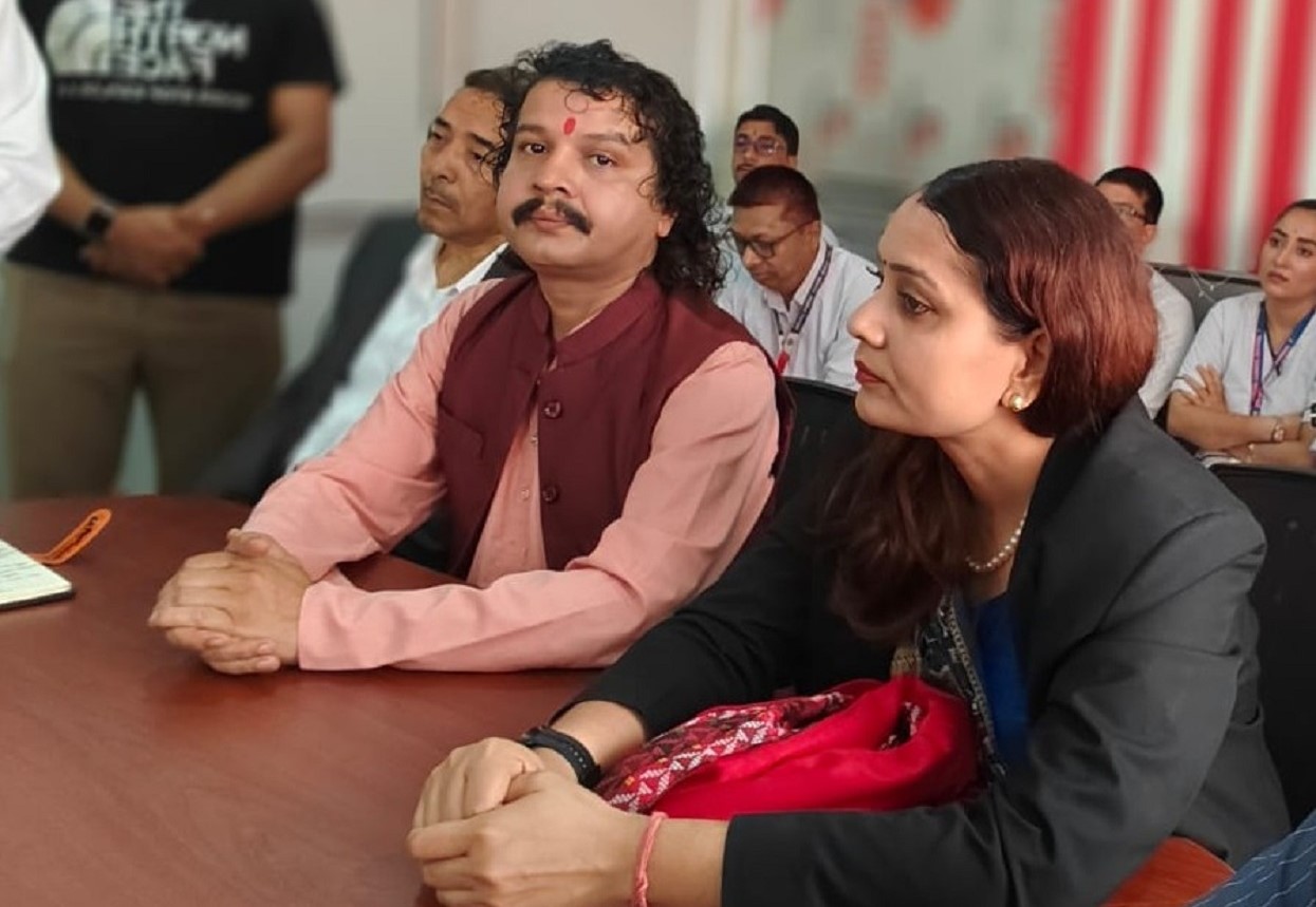 मन्त्री मेहताद्वारा बकुलहर रत्ननगर अस्पतालको निरीक्षण