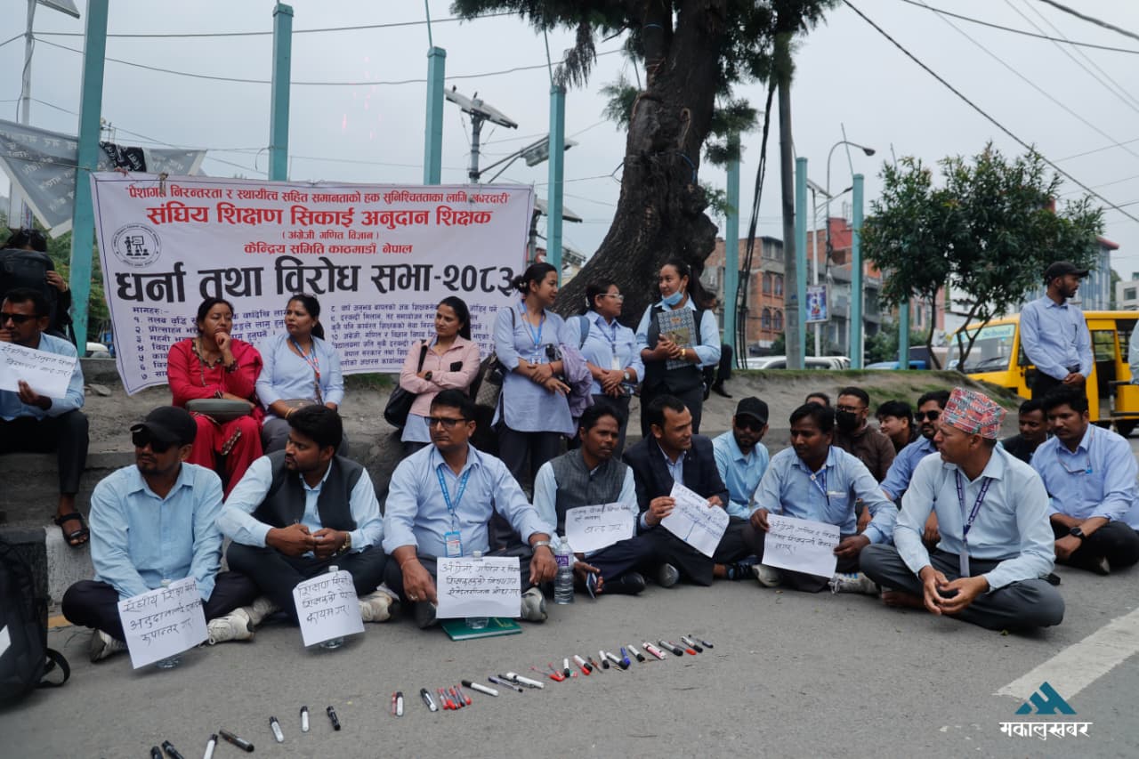 भविष्य सिकाउने शिक्षक, आफ्नै भविष्य खोज्दै माइतीघरमा (तस्बिरहरू)