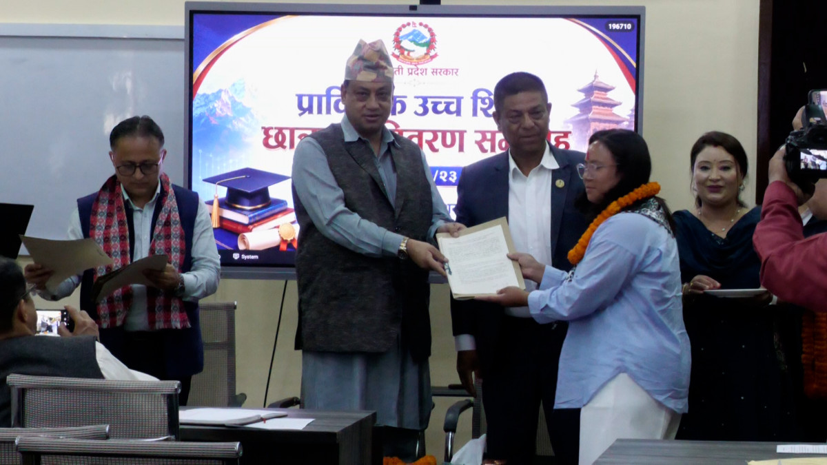 बागमती प्रदेश सरकारद्वारा सिमान्तीकृत र विपन्न ७ जना विद्यार्थीलाई प्राविधिक छात्रवृत्ति प्रदान
