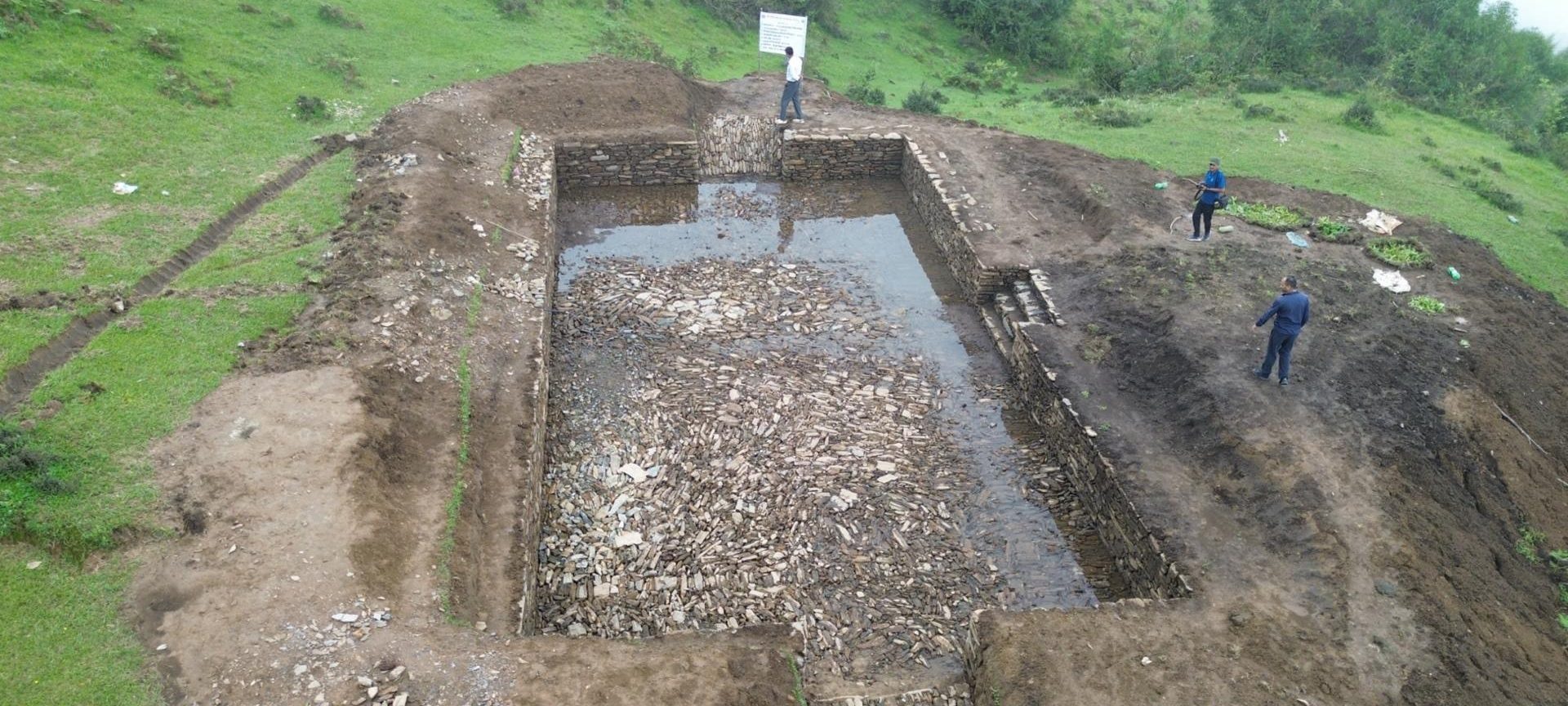 वन्यजन्तुका लागि भुल्के छोक्ला सामुदायिक वनमा पोखरी निर्माण