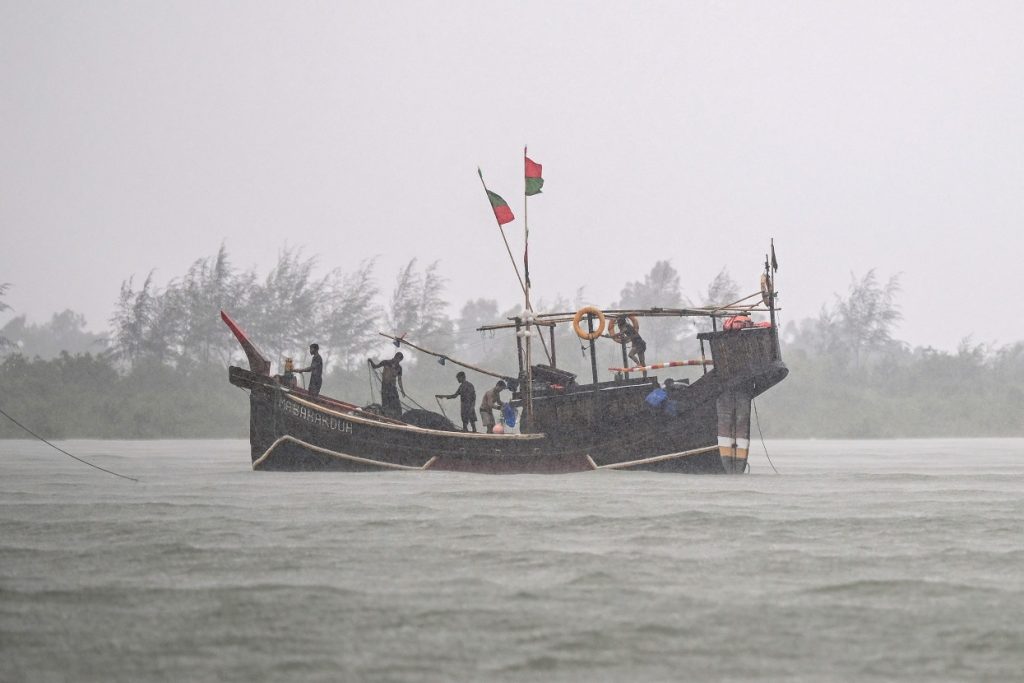 निराश रोहिङ्ग्याको समुद्री पलायन