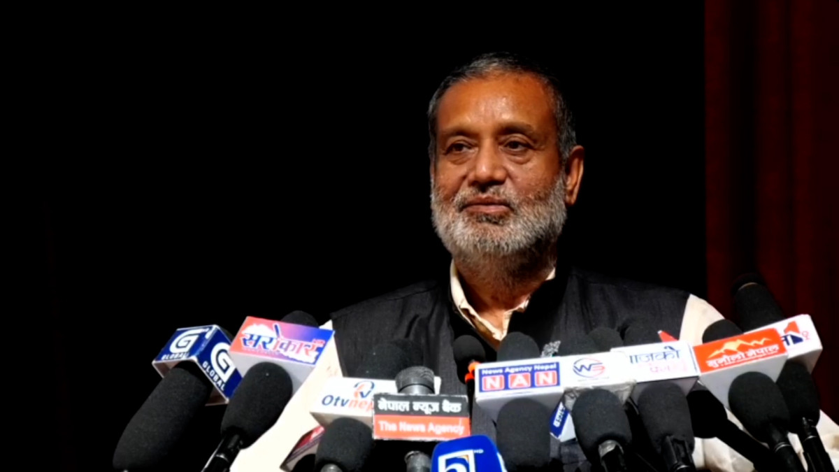 सरकारका कदम संघीयता र संविधानको पक्षमा छैनन्: विमलेन्द्र निधी