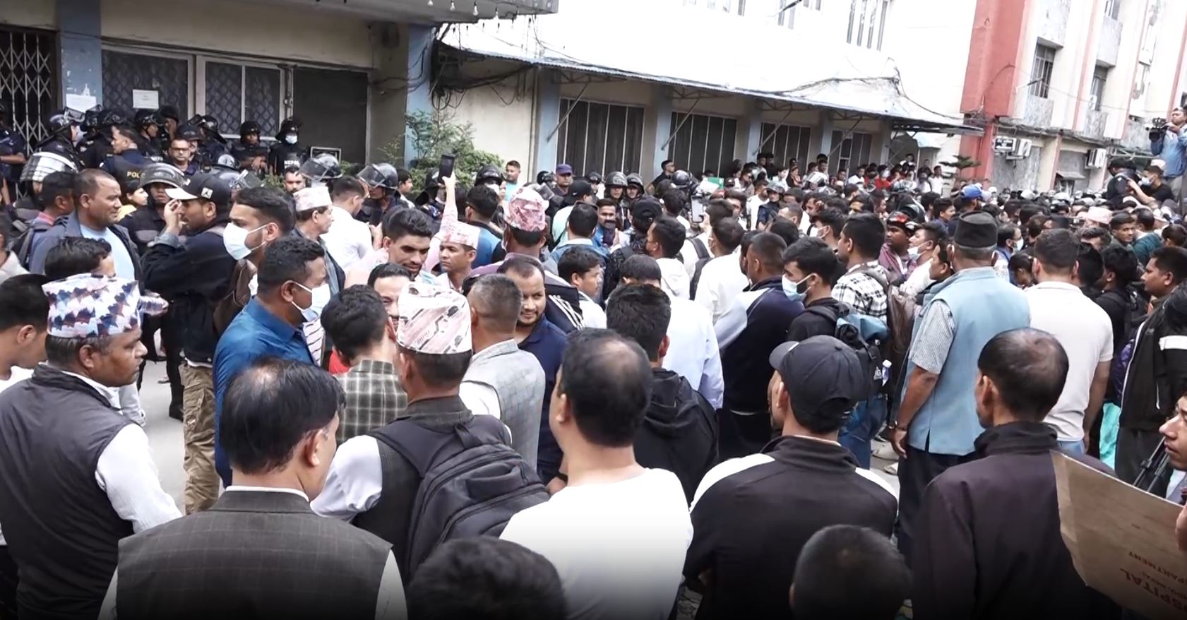 गणेश नेपालीको मृत्युपछि वीर अस्पताल क्षेत्र तनावग्रस्त