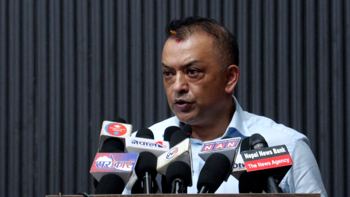 ‘लफङ्गा’ पाराले संविधान संशोधन हुन सक्दैन: गगन थापा