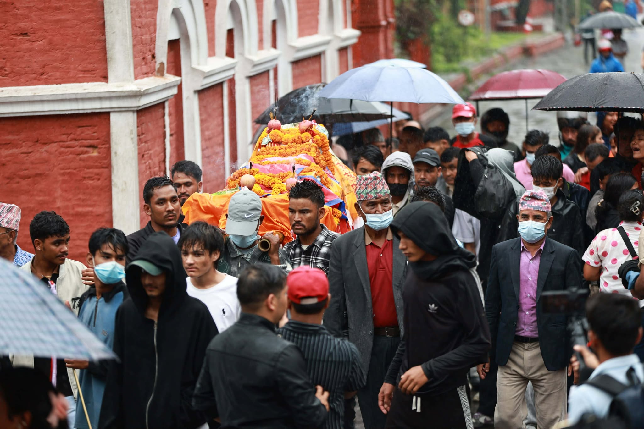 आत्मदाह गरेका गणेश नेपालीको पाँच दिनपछि पशुपति आर्यघाटमा अन्त्येष्टि