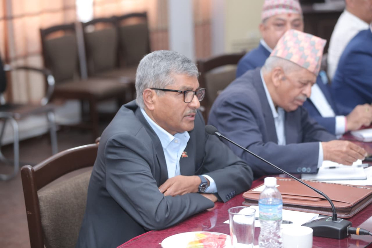 मौद्रिक नीति लचिलो आउँछ, कसिलो गर्नुपर्ने कुनै कारण छैन: पूर्वगभर्नर अधिकारी