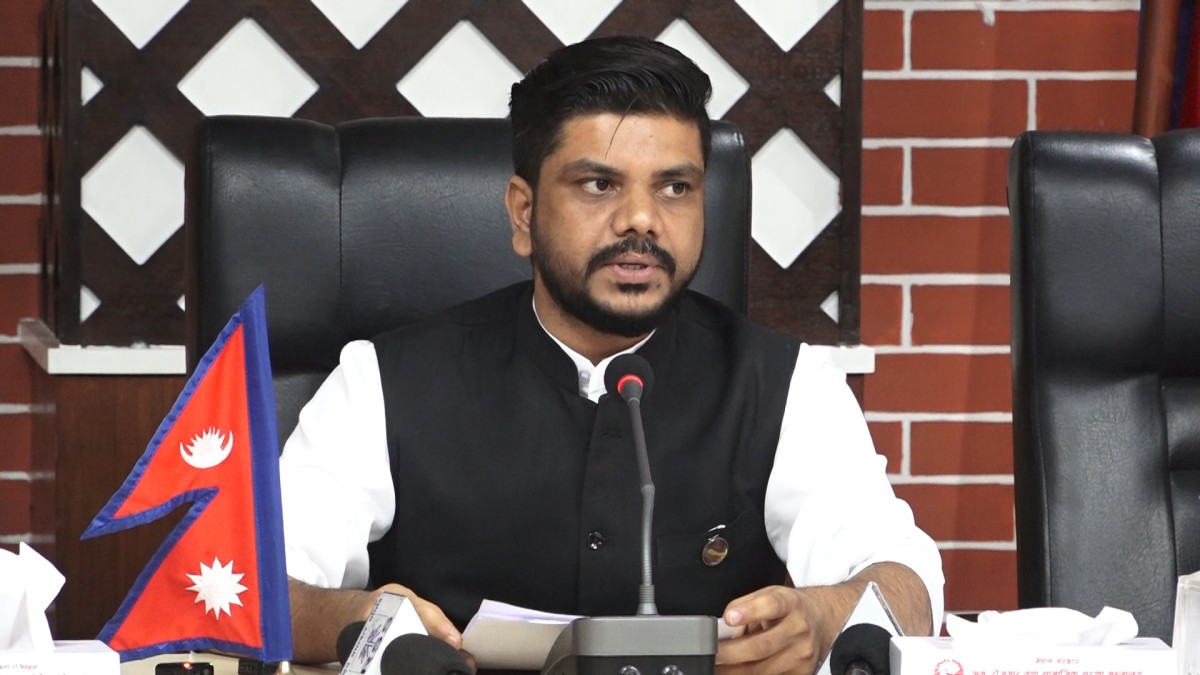 ढुक्क हुनुस्, हामी देश यसैपालि बनाउँछौँ: श्रममन्त्री यादव