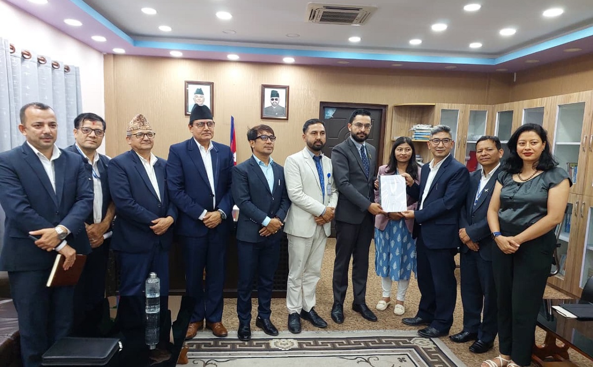 अटिजममा आधारित नमुना विद्यालयको अवधारणा–पत्र शिक्षामन्त्रीलाई हस्तान्तरण