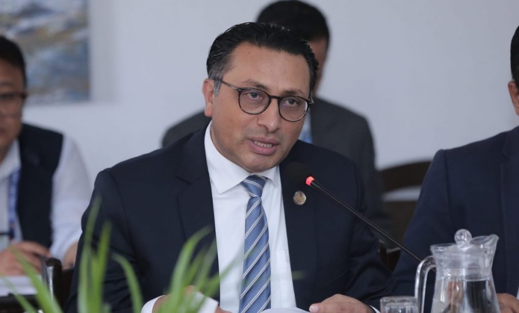 राष्ट्र बैंकमा राजनीतिक अभिष्ट साँध्नुहुँदैनः अर्थमन्त्री वाग्ले
