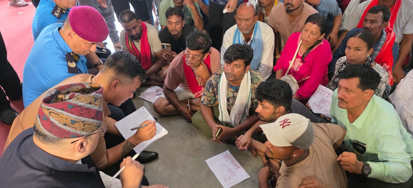 निजगढ पुगेर गृहमन्त्रीले भेटे मिटरब्याज पीडित (भिडिओ)