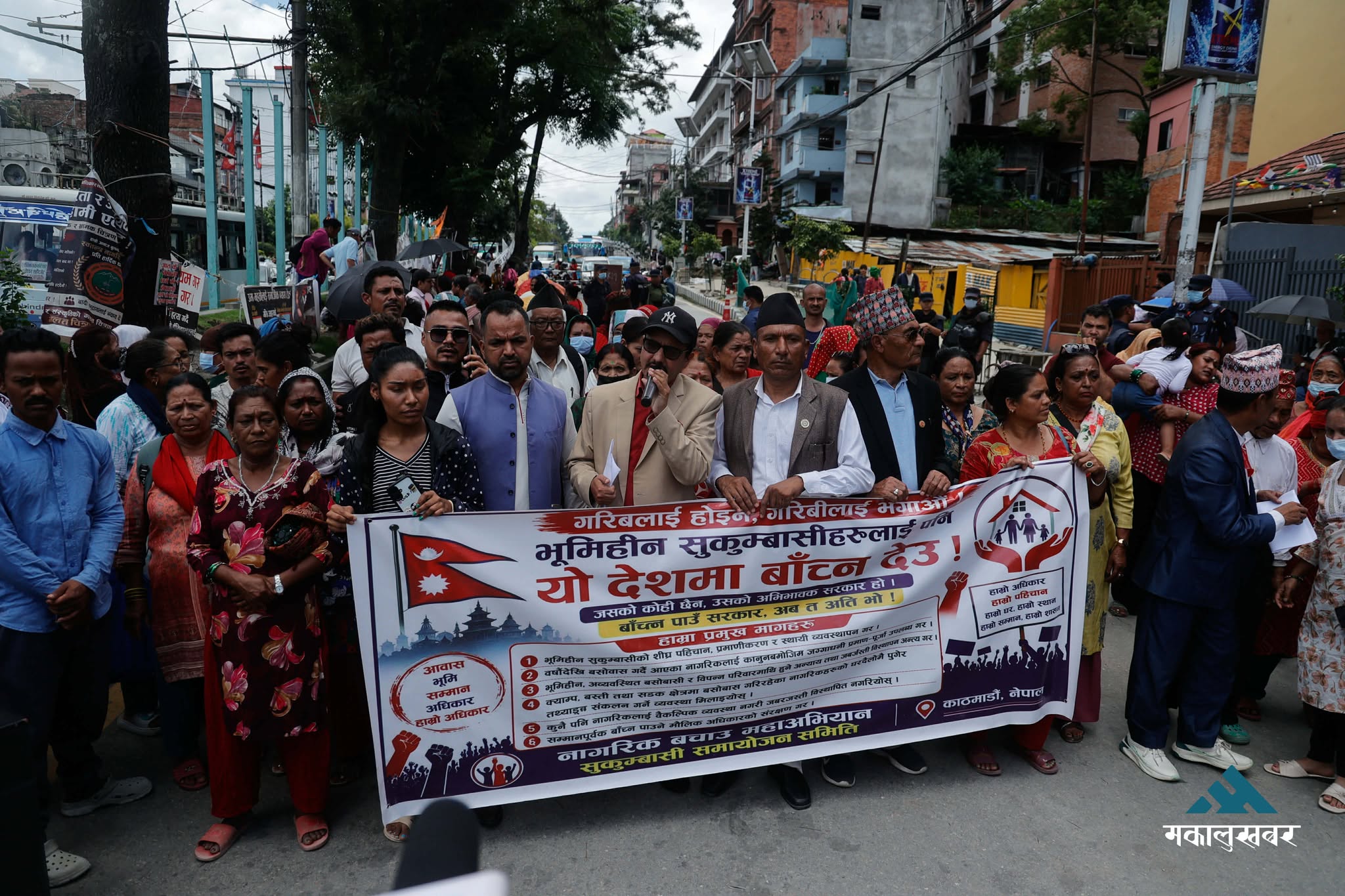माइतीघरमा भूमिहीनको आवाजः ‘गरिबलाई होइन, गरिबीलाई भगाऔँ’ (तस्बिरहरू)