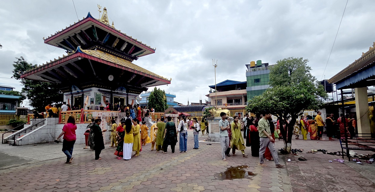 भुवनेश्वर पशुपति मन्दिरमा दर्शनार्थीको चाप
