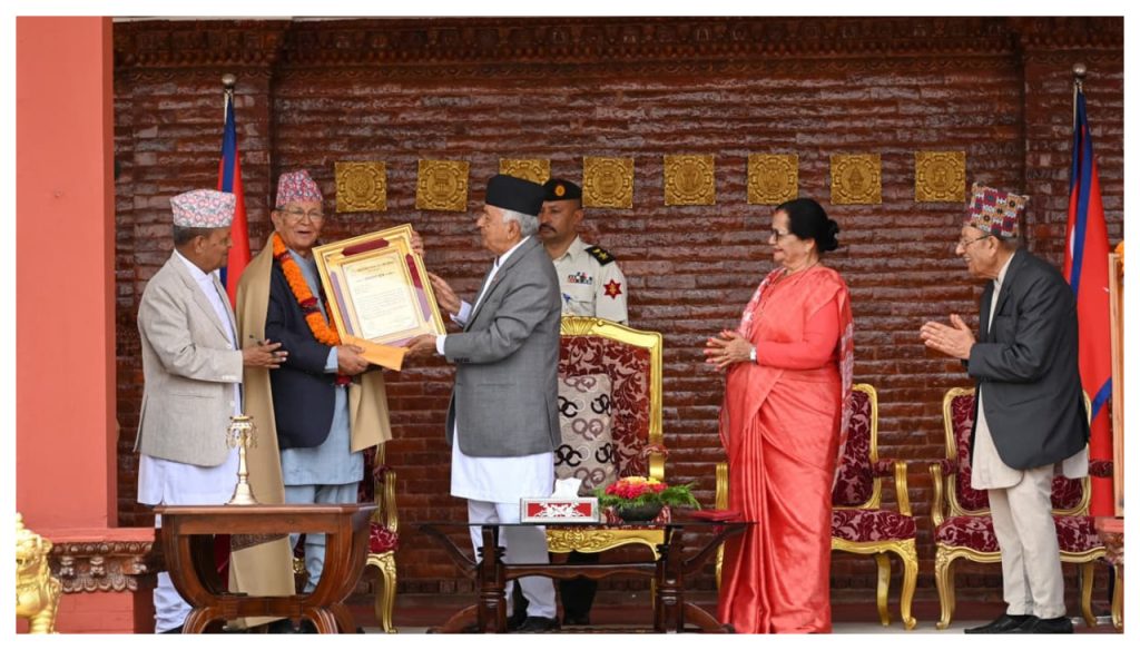 ‘राष्ट्रिय विभूति भीमसेन थापा पुरस्कार’ सीमाविद् बुद्धिनारायण श्रेष्ठलाई