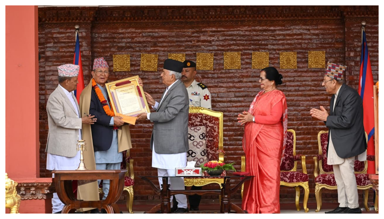 ‘राष्ट्रिय विभूति भीमसेन थापा पुरस्कार’ सीमाविद् बुद्धिनारायण श्रेष्ठलाई