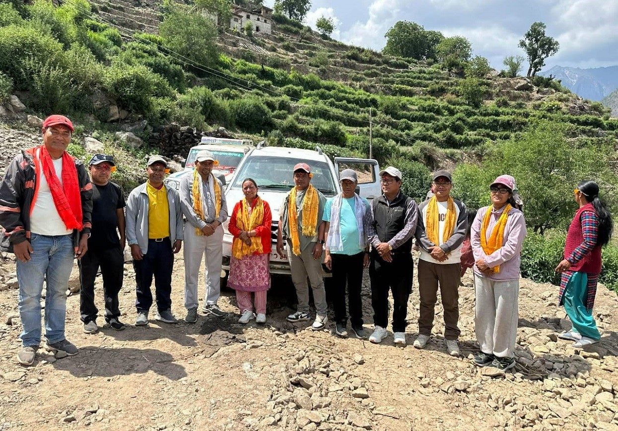 हुम्लाको स्याँडा गाउँमा पहिलो पटक गाडी