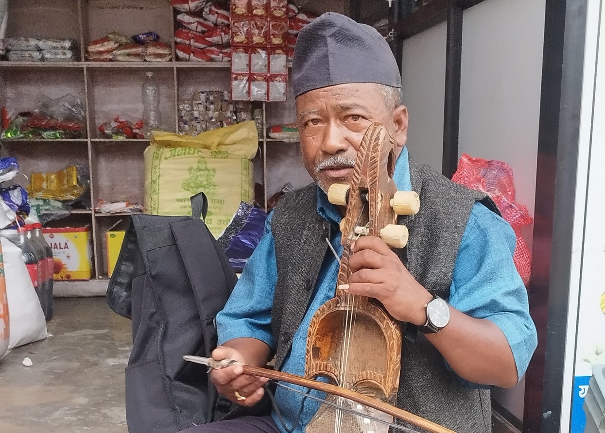 सारङ्गीको धुनसँगै पुर्ख्यौली पेसा जोगाउँदै यमबहादुर गन्धर्व 