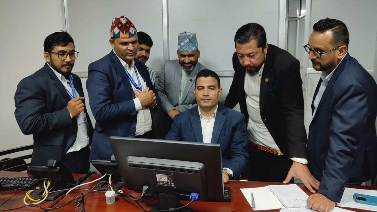 उर्जा र पर्यटनमन्त्रीद्वारा ‘हेलो सरकार’को अवलोकन