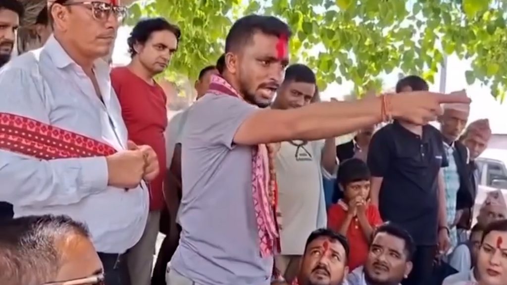 प्रश्न सोध्ने नागरिकलाई केपी खनालको धम्कीः ‘जाक्दिन्छु अनि थाहा हुन्छ’ (भिडिओ)