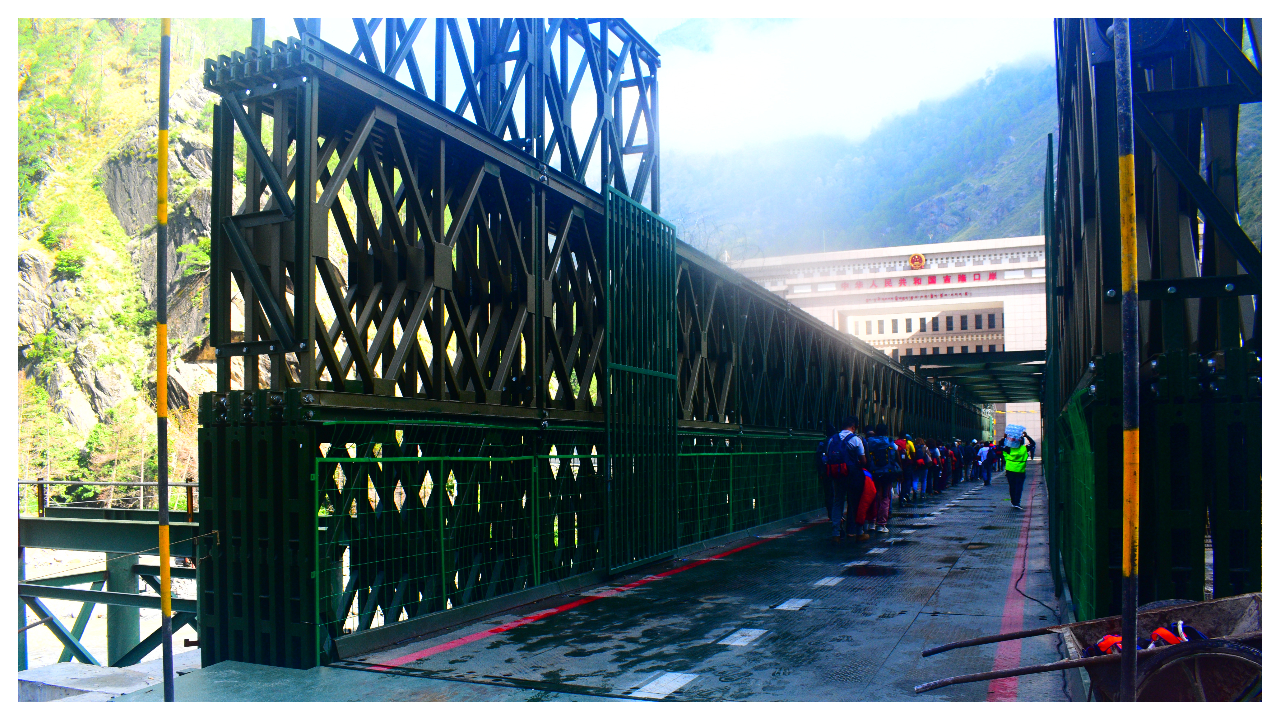 चार दिनपछि रसुवागढी नाकाको मितेरी पुलबाट सवारी चल्न थाले